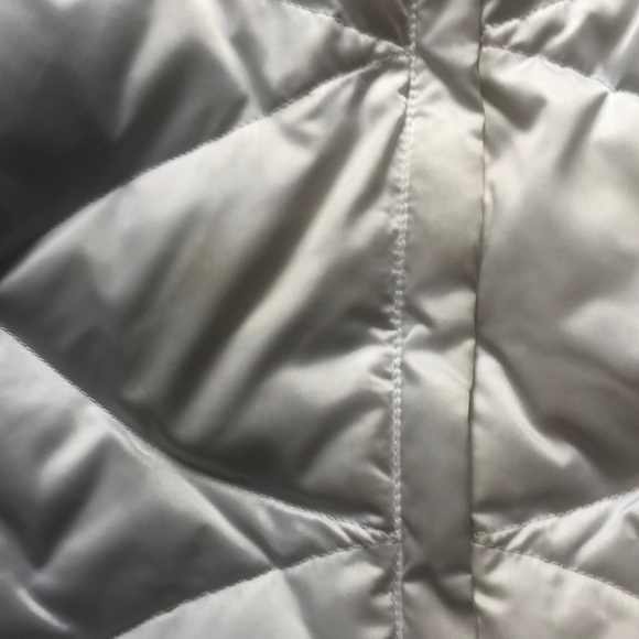 White Northface winter jacket - Picture 3 of 4